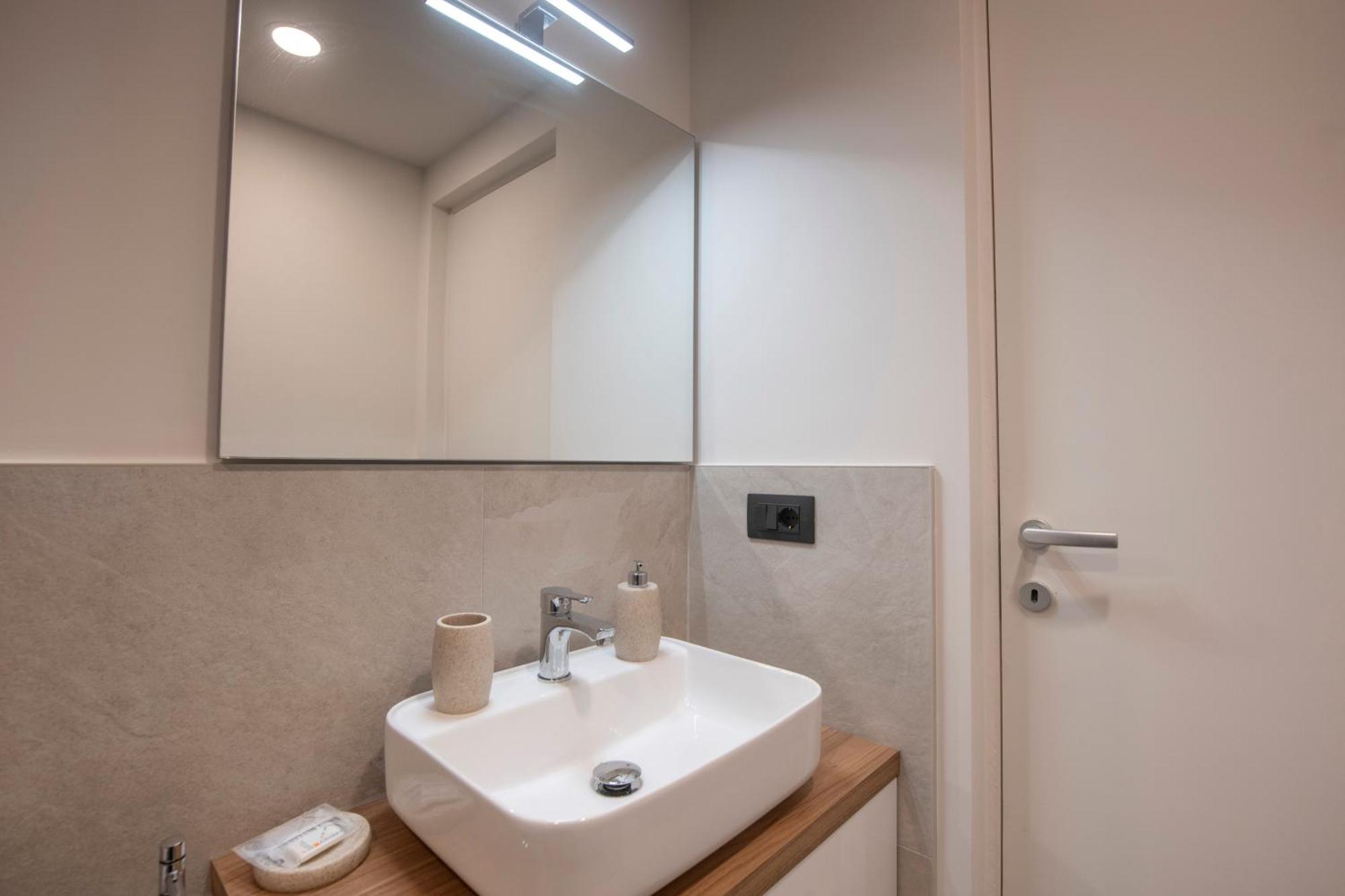 258 - The Loft In Largo Zecca - Luxury Nel Cuore Di Genova Bagian luar foto