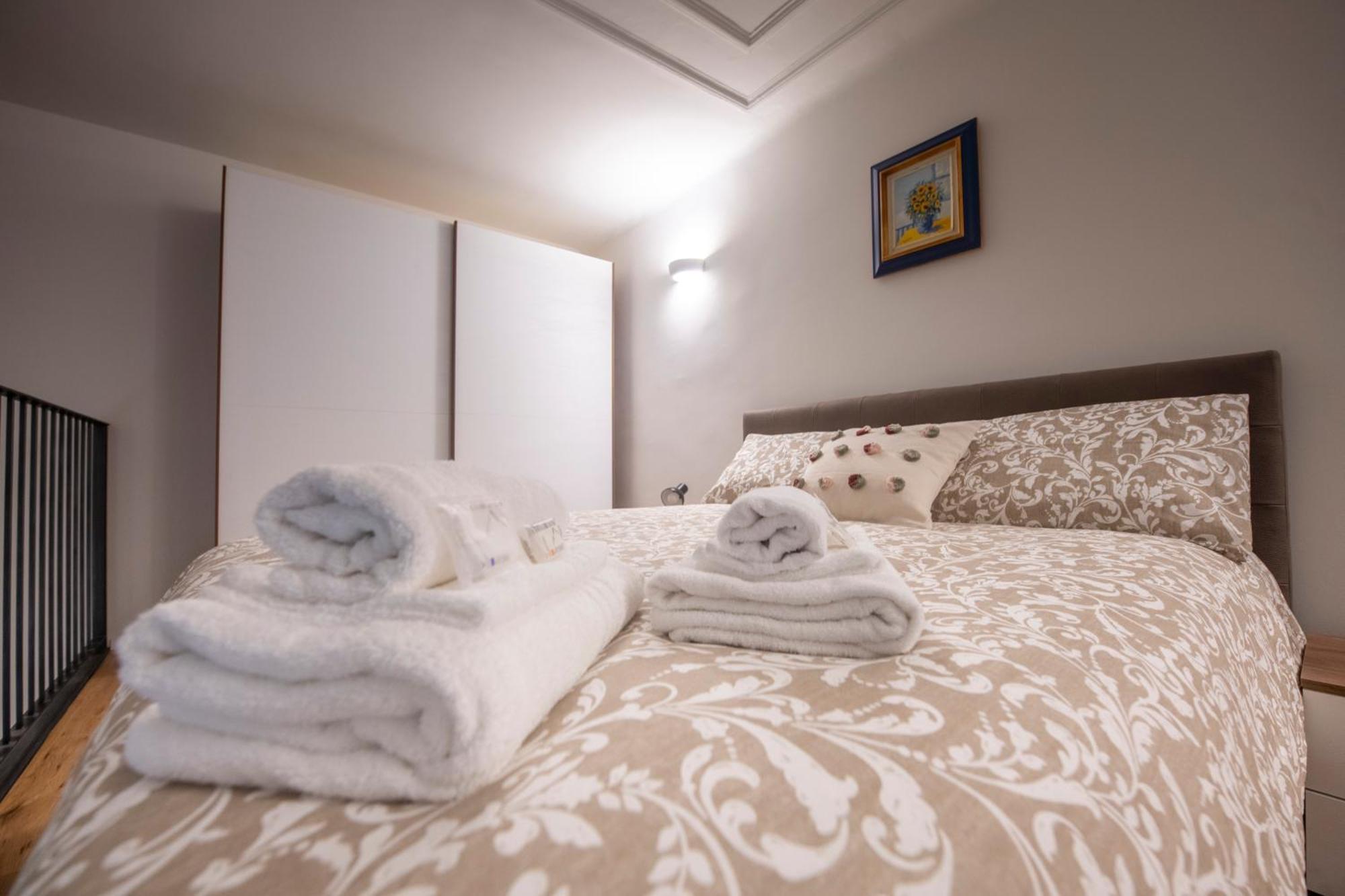 258 - The Loft In Largo Zecca - Luxury Nel Cuore Di Genova Bagian luar foto